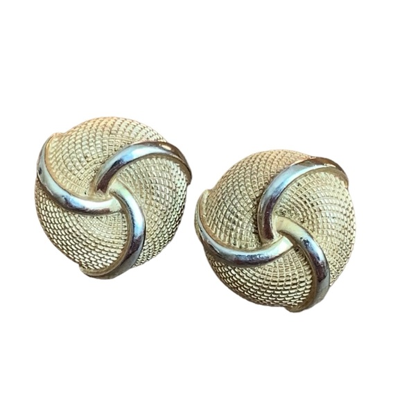 Trifari Jewelry - Vintage Crown Trifari Gold Tone Round Swirl Clip-On Earrings